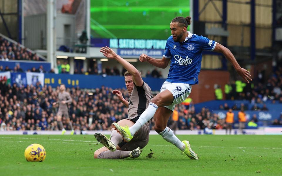 Van de Ven tackles Calvert-Lewin