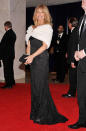 <p class="MsoNormal">As the invited guest of CNN’s Piers Morgan, Goldie Hawn spiced things up in her black slip-style gown with a lace overlay and white fur stole.</p>