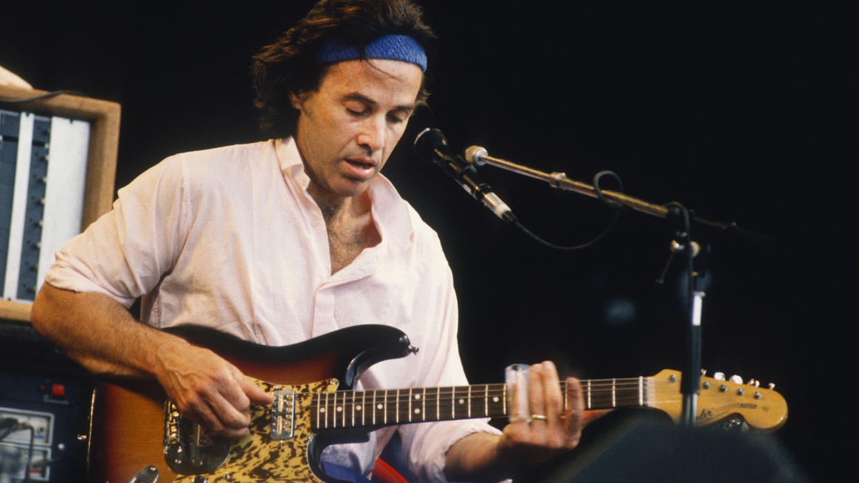  Ry Cooder performing 