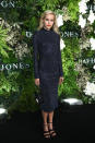 <p>Actress Isabel Lucas went for this long-sleeved, sparkling, navy dress on the night. Photo: Getty Images </p>