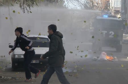 Riot police use a water cannon to disperse Kurdish demonstrators during a protest against the curfew in Sur district, in the southeastern city of Diyarbakir, Turkey, December 22, 2015. REUTERS/Sertac Kayar