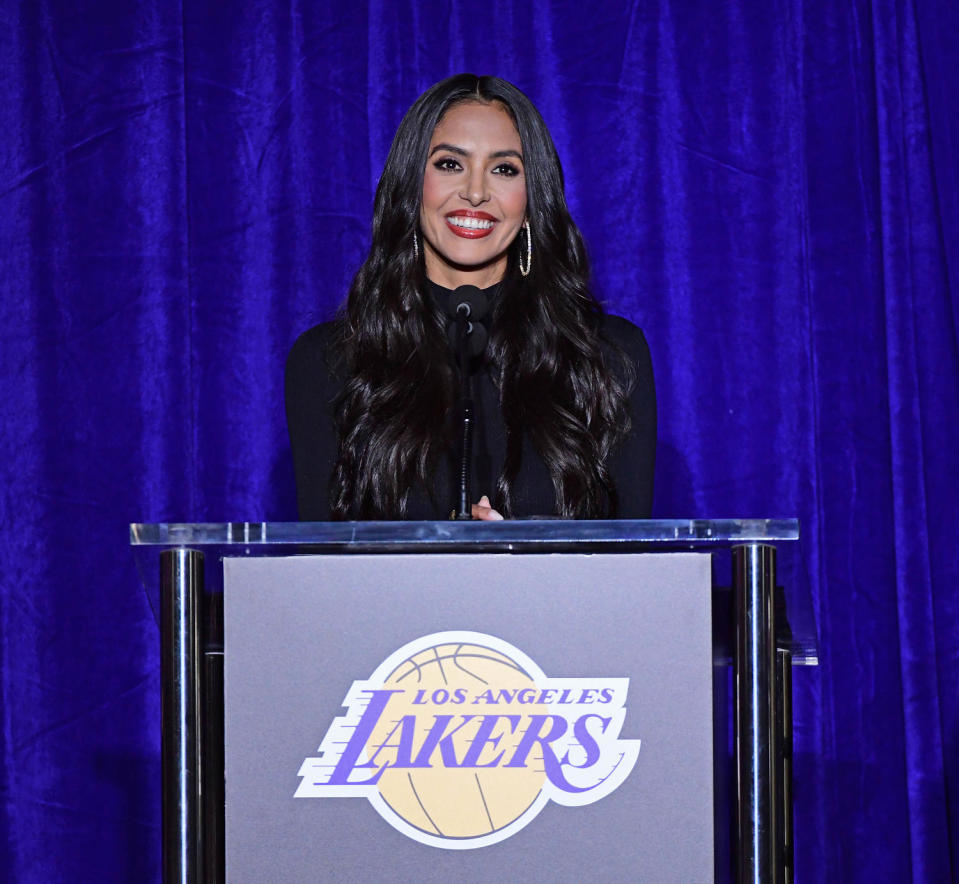 Los Angeles Lakers Unveil Kobe Bryant Statue (Adam Pantozzi / NBAE via Getty Images)