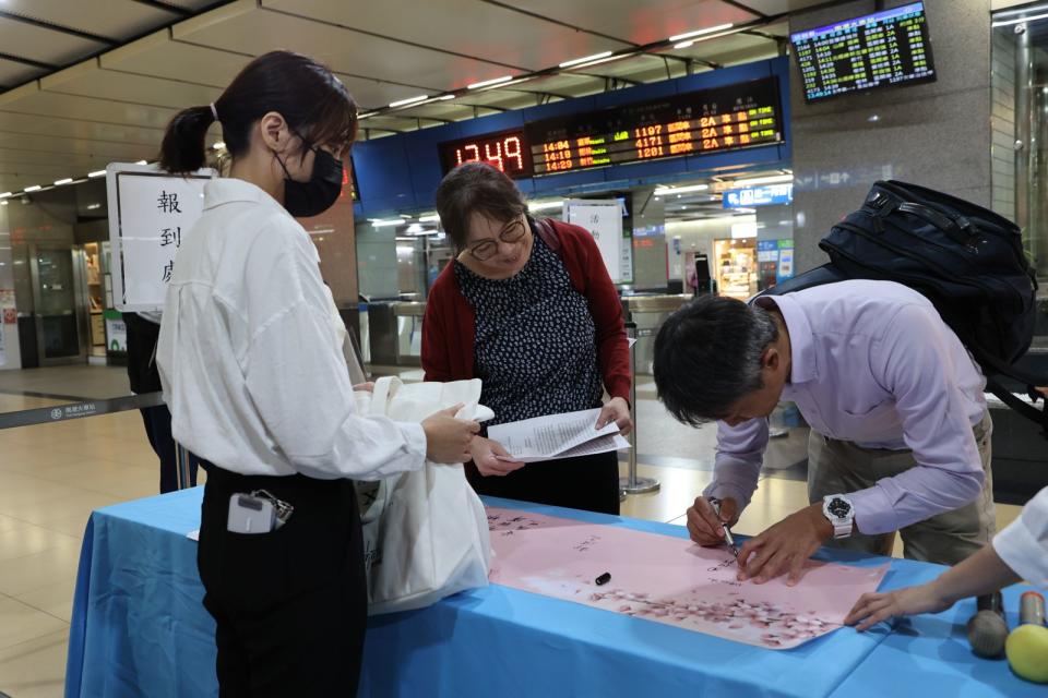 南港車站多年來展出台日雙鐵相關內容。（東武鐵道提供）