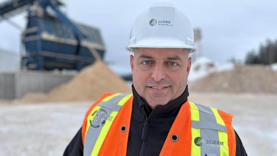 Jean-François Champoux, CEO of a sawmill in the Lanaudière region of Quebec, says this sawmill is losing money while operating a full capacity right now.