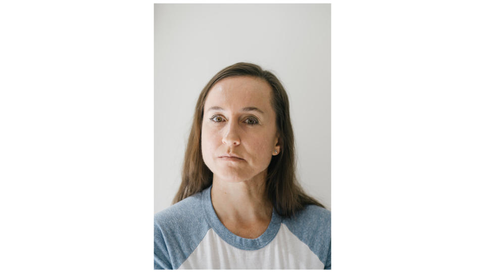 Leah Olszewski photographed in her apartment in Virginia.&nbsp; (Photo: Lexey Swall for HuffPost)