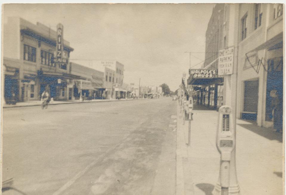 Main St. looking east from Five Points during the
1930s. Not many buyers. The Kress building
is across the street from the Ritz theatre, center left.