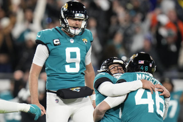 Jacksonville, FL, USA. 8th Dec, 2019. Jacksonville Jaguars quarterback Nick  Foles (7) warms up before 1st half NFL football game between the Los  Angeles Chargers and the Jacksonville Jaguars at TIAA Bank