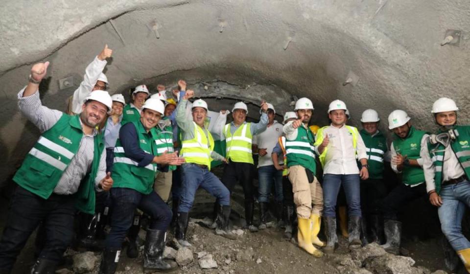 El megaproyecto túnel del Toyo en Antioquia logró el cale (unión de extremos) de su galería de rescate. Foto: Gobernación de Antioquia