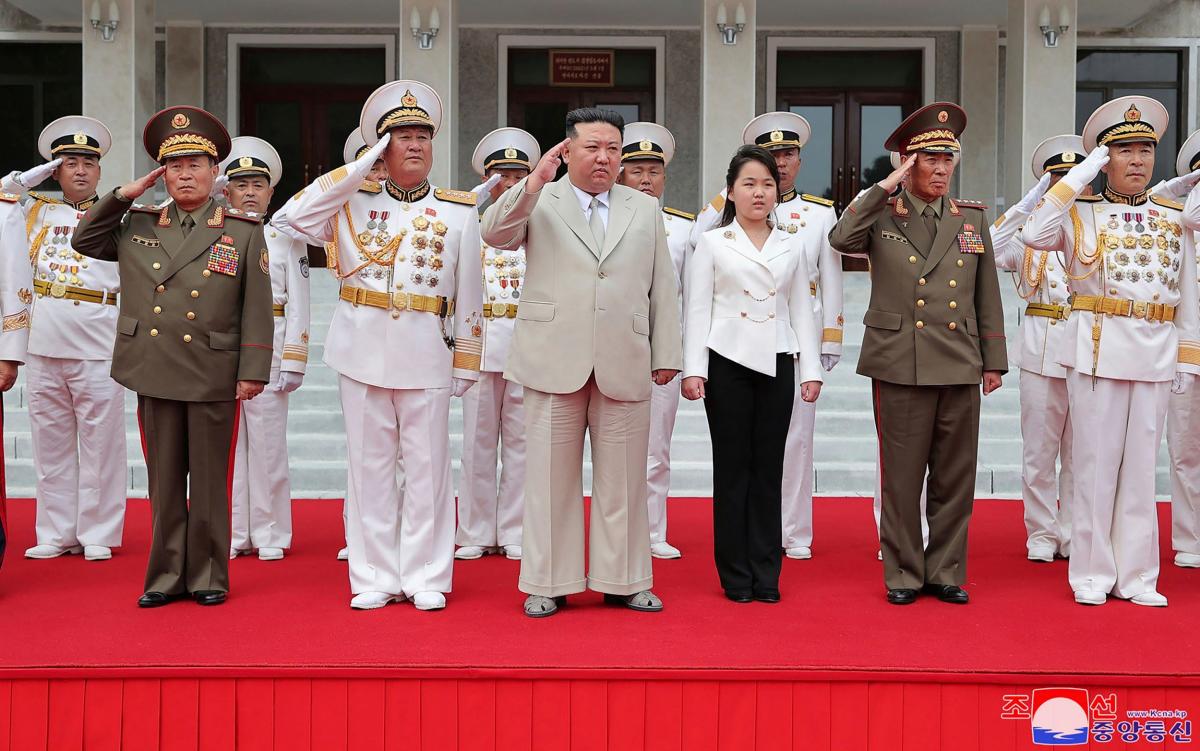 Pictured Kim Jong Un Parades His Daughter As North Korea Celebrates Navy Day Us Today News 