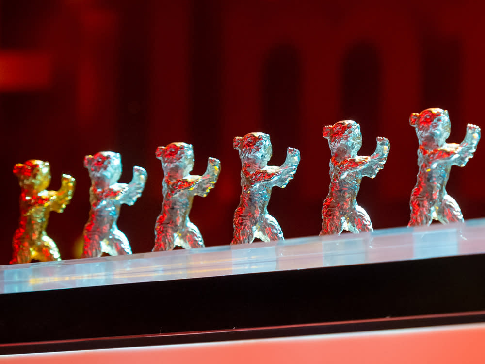 Um diese Preise geht es bei der Berlinale: Der Goldene Bär und seine silbernen Brüder (Bild: Asatur Yesayants/Shutterstock.com)