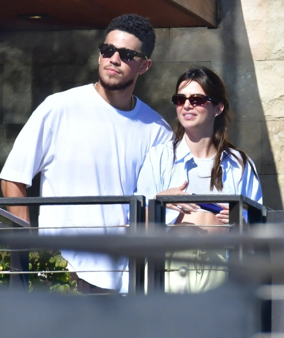 *PREMIUM-EXCLUSIVE* - Kendall Jenner and Devin Booker are spotted looking VERY flirty at celebrity hotspot Soho house in Malibu