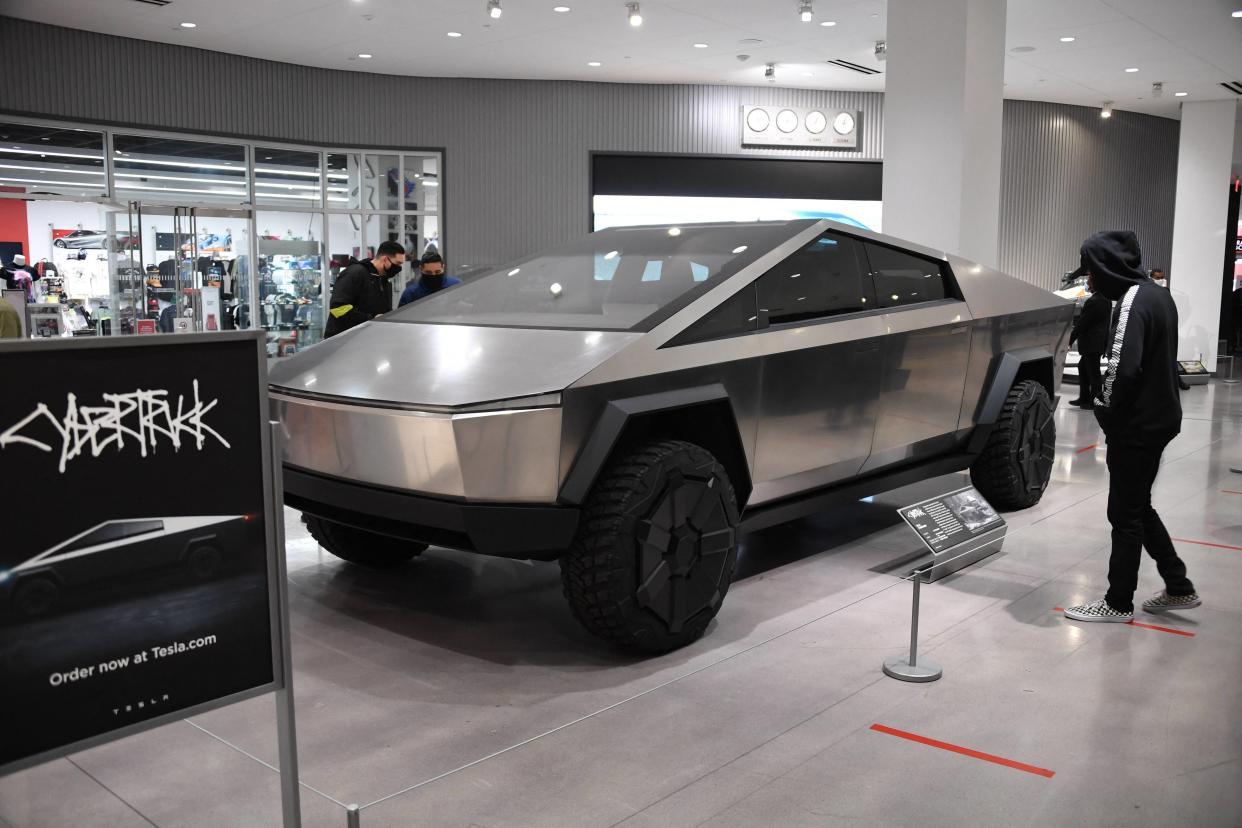 
Le Tesla Cybertruck, ici exposé au Petersen Automotive Museum à Los Angeles, en Californie, le 1er juillet 2020. 