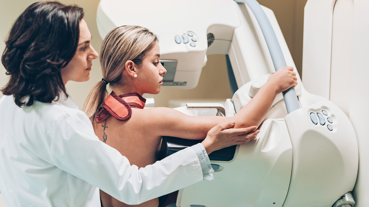 Breast cancer screening with a patient and doctor.