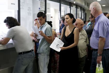 People line up inside a tax office in Athens, Greece, June 25, 2015. REUTERS/Alkis Konstantinidis