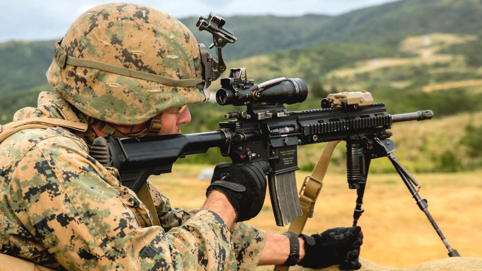 A US Marine with a 5.56x45mm M27 rifle, which is a version of the HK416. The 7.62x51mm HK417 has a broadly similar overall look, but is larger. <em>The USMC</em>