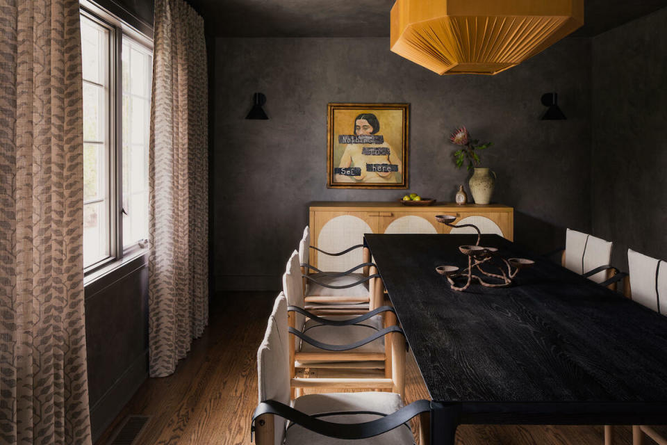 Heidi Woodman sheathed a dining room in deep textured walls for an enveloping atmosphere