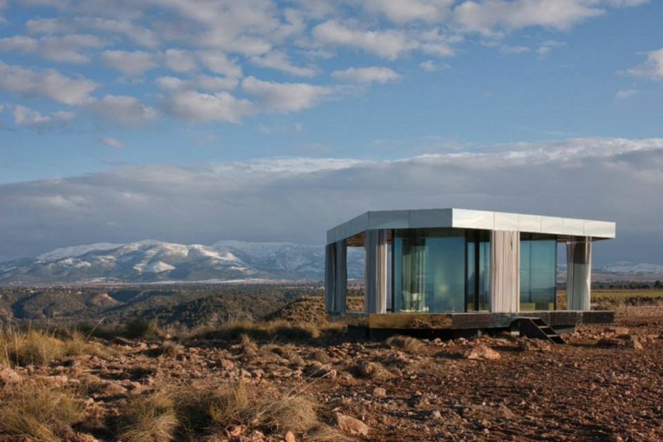 <p>La vivienda está completamente acristalada con la gama de vidrios de la empresa Guardian Glass. Esto le permite aislarse completamente de las inclemencias del exterior. (Foto: Guardian Glass). </p>