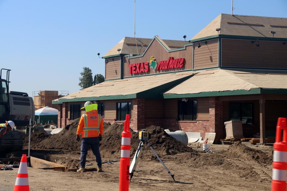 Construction on Texas Roadhouse off South Mooney Boulevard continues on Sept. 21, 2022.