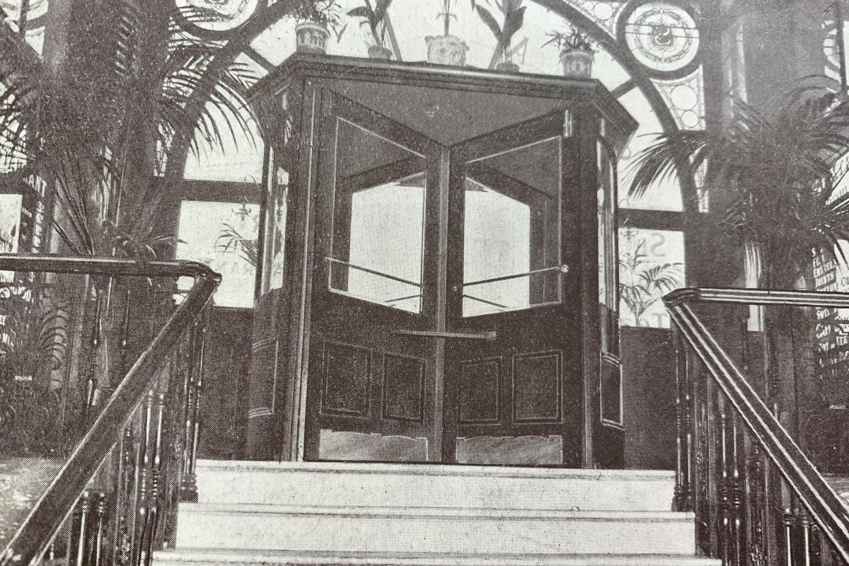 Van Kannel revolving door at Slater's Restaurant, Baltic House, 27 Leadenhall Street, London EC3. Image: Watford & Bushey Pictorial Record, 1915