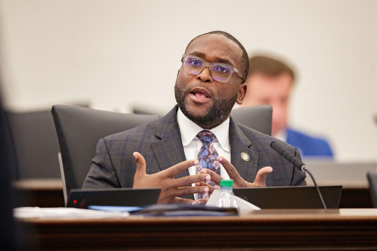 Senator Shevrin Jones ask Joseph Ladapo a question during a Senate Health Policy Committee hearing Wednesday, Jan. 26, 2022.