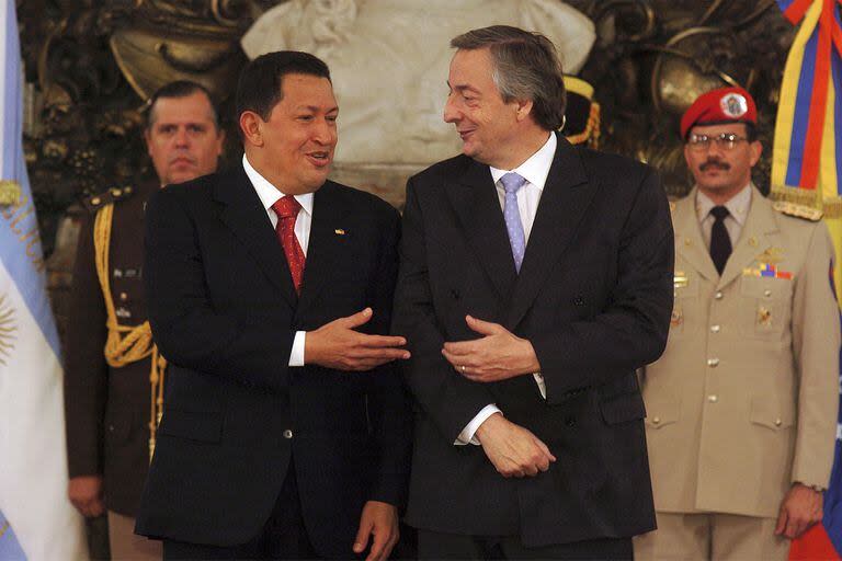 Néstor Kirchner y Hugo Chávez, en la Argentina, en febrero de 2005
