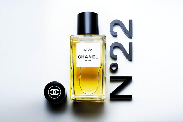 傳奇香水N°5 的變化版：CHANEL N°22 那一聞就愛上的淡雅！