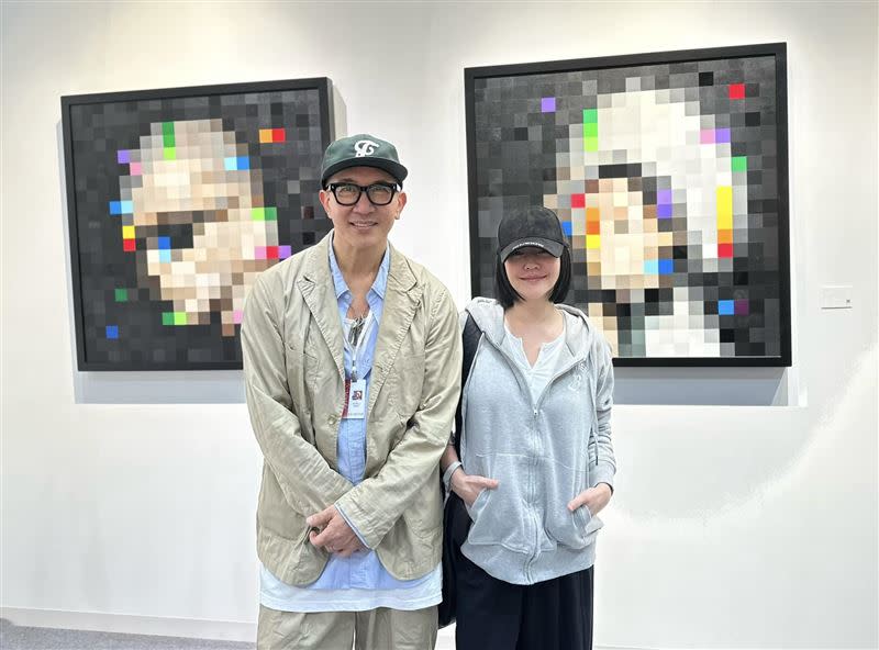 具俊曄成ART TAIPEI 人氣王，藝術作品藏愛的秘密曝光，小S挺姊夫、蔣友柏挺好友。 （圖／翻攝自尊彩臉書）