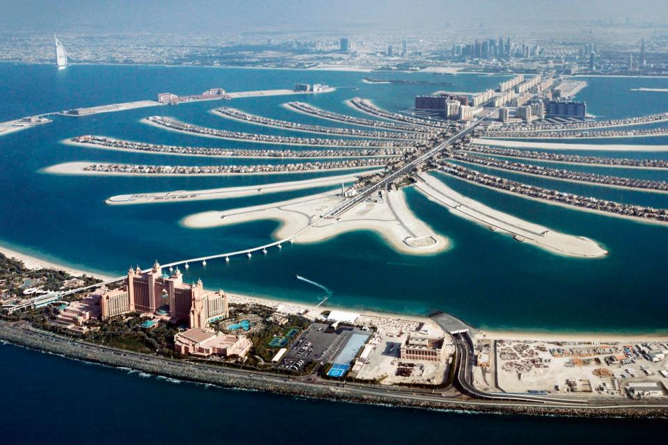 Die Palm Islands, künstliche Inseln in Form einer Palme mit Villen, Ferienhäusern und einem Hotel in Dubai.