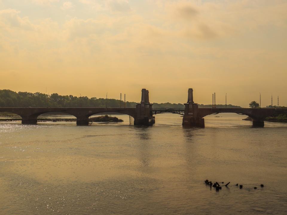 The view from Amtrak's Northeast Regional train from New York to Boston - Amtrak Northeast Regional New York to Boston