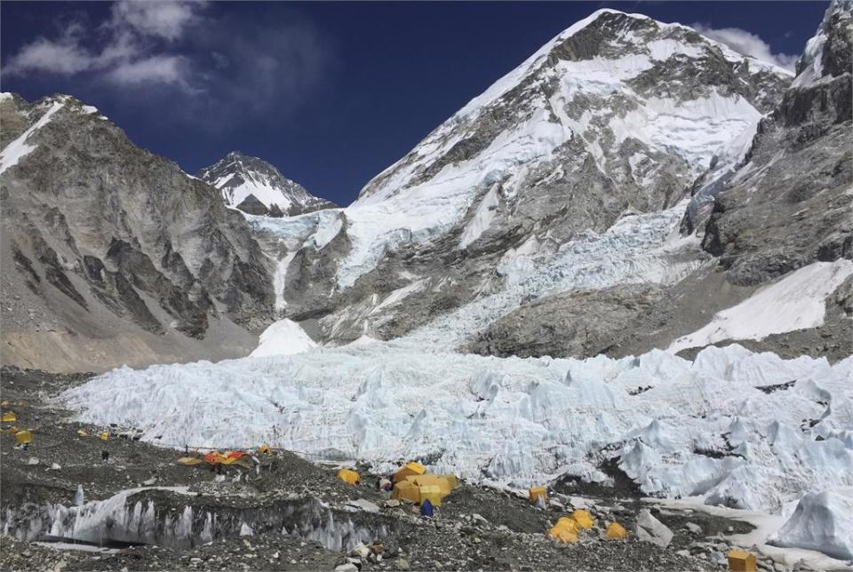 曾格爾登山紀錄再惹議！他1句揭開「登山女神」暗黑真相：都是靠他們