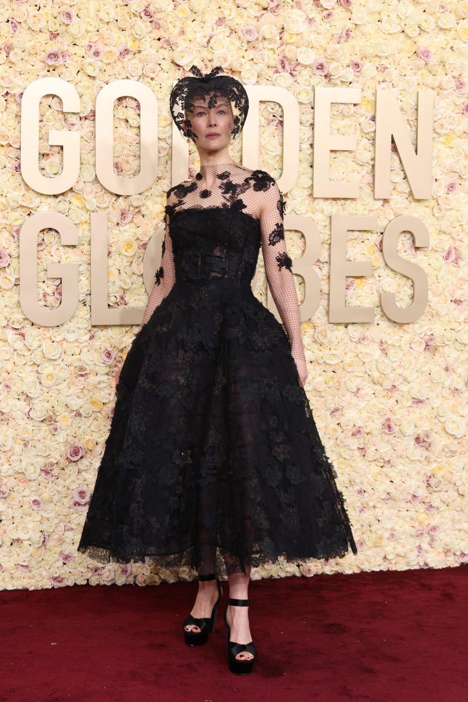 Rosamund Pike golden globes 2024