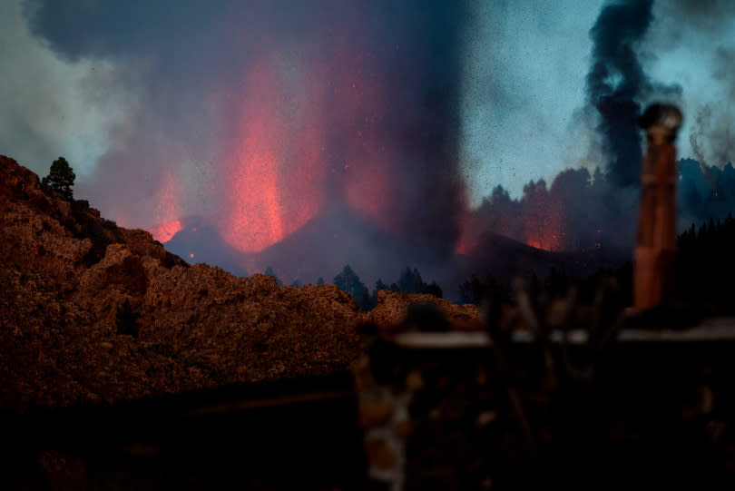 西班牙拉帕馬爾島發生火山爆發。（圖／達志／美聯社）