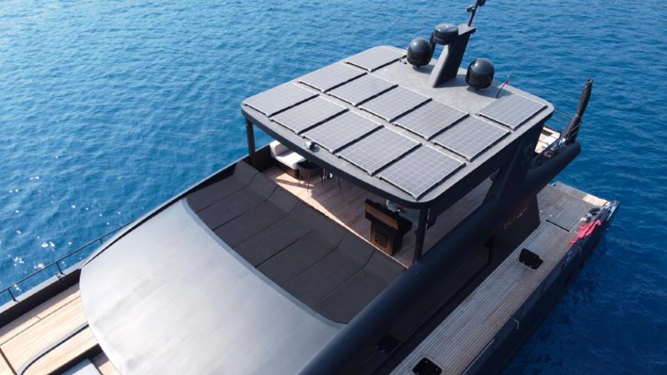 VisionF 80 BLCK power catamaran