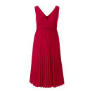 <b>Top 50 Christmas party dresses:</b> Red V-neck dress, £67 <a href="http://www.simplybe.co.uk/shop/pleat-dress/qg270/product/details/show.action?pdBoUid=6882#colour:RED,size:" rel="nofollow noopener" target="_blank" data-ylk="slk:Simply Be;elm:context_link;itc:0;sec:content-canvas" class="link ">Simply Be</a>