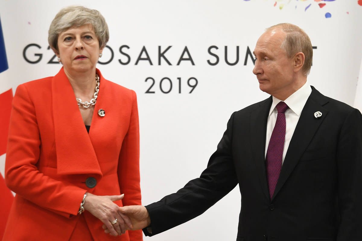 Theresa May meets Vladimir Putin (EPA)