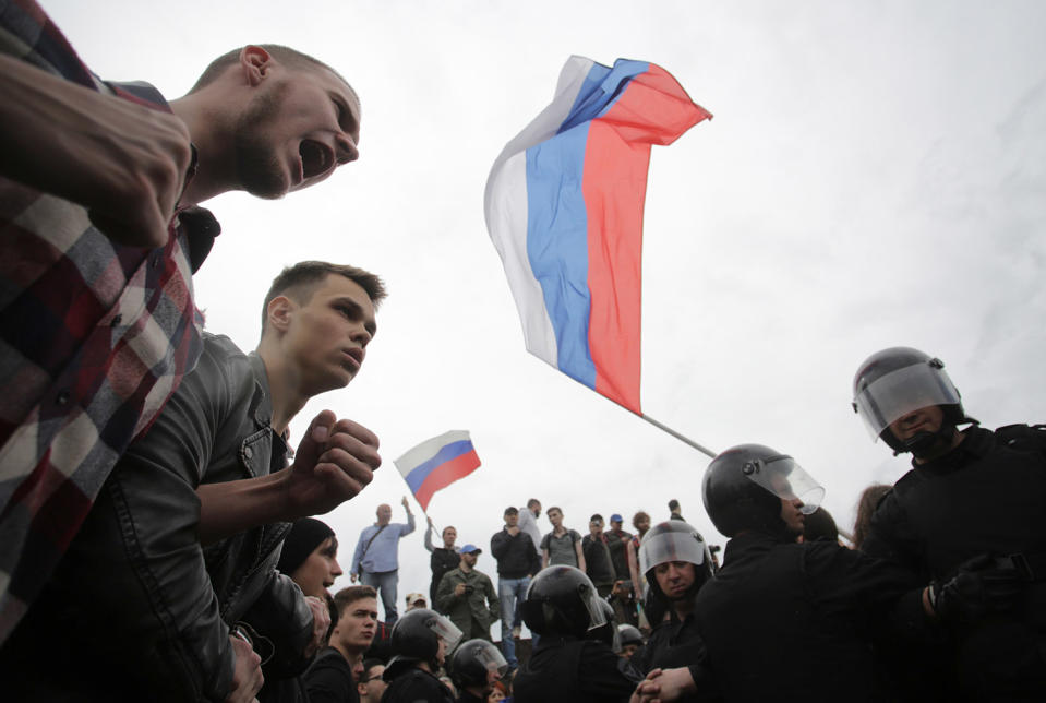 <p>Demonstrators shout slogans during an anti-corruption protest in central St. Petersburg, Russia, June 12, 2017. (Anton Vaganov/Reuters) </p>