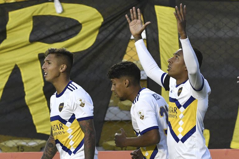 Sebastian Villa, en un grito de gol, ante The Strongest, por la Copa Libertadores (Aizar Raldes/ Pool via AP)