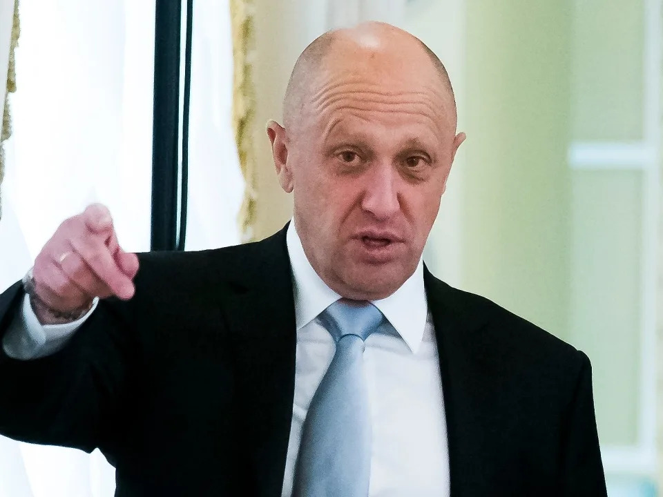 Yevgeny Prigozhin in a suit, pointing