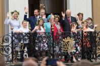 <p>König Harald V. und Königin Sonja regieren derzeit Norwegen. Hier sind sie mit ihren Familienmitgliedern abgelichtet, dazu gehören ihr Sohn, Kronprinz Haakon und seine Frau, Kronprinzessin Mette-Marit. Das Paar hat zwei Kinder, Prinzessin Ingrid Alexandra und Prinz Sverre Magnus. <em>[Bild: Getty]</em> </p>
