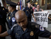 <p>Capitol Hill police officers prepare to arrest a group protesting the republican healthcare bill outside the offices of Sen. Dean Heller, R-Nev., on Capitol Hill in Washington, Monday, July 17, 2017. (Photo: Andrew Harnik/AP) </p>