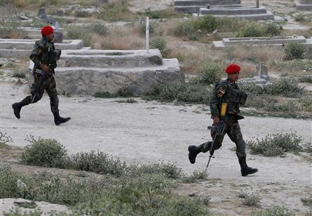 Afghan soldiers arrive at the site of a suicide attack in Kabul May 26, 2014. REUTERS/Mohammad Ismail