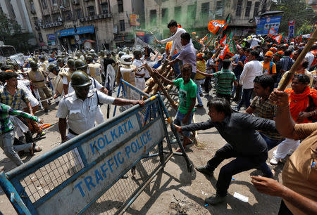 Supporters of India’s Bharatiya Janata Party (BJP) try to break a police barricade during a protest against what they call a breakdown of law and order in the state of West Bengal, in Kolkata, India May 25, 2017. REUTERS/Rupak De Chowdhuri