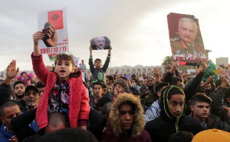 Supporters of Eastern Libyan military commander Khalifa Haftar take part in a rally demanding Haftar to take over after a U.N. deal for a political solution missed what they said said was a self-imposed deadline on Sunday, in Benghazi, Libya, December 17, 2017. REUTERS/Esam Omran Al-Fetori