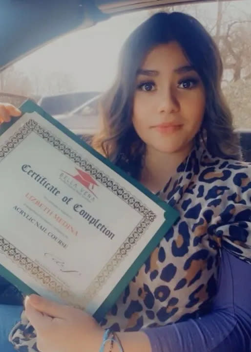 Lizbeth Medina holding a certificate