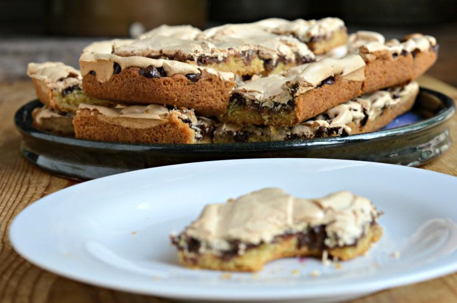 <p>There are clever ways to <a href="https://www.thedailymeal.com/cook/13-things-you-didnt-know-you-could-make-boxed-cake-mix-slideshow?referrer=yahoo&category=beauty_food&include_utm=1&utm_medium=referral&utm_source=yahoo&utm_campaign=feed" rel="nofollow noopener" target="_blank" data-ylk="slk:turn boxed cake mix into creative desserts;elm:context_link;itc:0;sec:content-canvas" class="link ">turn boxed cake mix into creative desserts</a>. There are fun ways to turn pie recipes into tiny tarts. And then there are delightful ways to turn your average cookie into a three-part cookie cake that will melt in your mouth.</p> <p><a href="https://www.thedailymeal.com/recipes/halfway-cookies-recipe-0?referrer=yahoo&category=beauty_food&include_utm=1&utm_medium=referral&utm_source=yahoo&utm_campaign=feed" rel="nofollow noopener" target="_blank" data-ylk="slk:For the Halfway Cookies recipe, click here.;elm:context_link;itc:0;sec:content-canvas" class="link ">For the Halfway Cookies recipe, click here.</a></p>