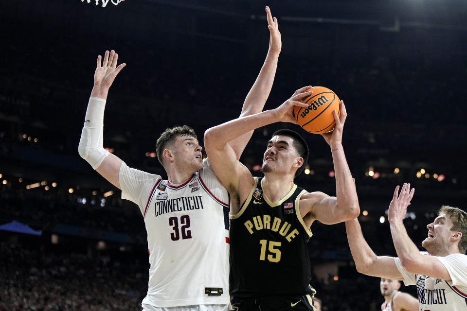 Purdue center Zach Edey shoots as UConn center Donovan Clingan (32) defends during the second half of the NCAA college Final Four championship basketball game, Monday, April 8, 2024, in Glendale, Ariz. (AP Photo/Brynn Anderson)