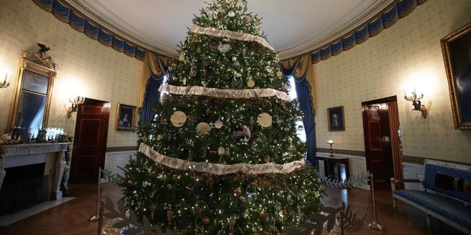 14) Obama Christmas tree