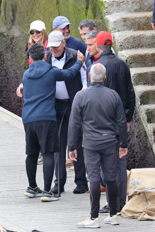 Rey Juan Carlos en el puerto de Sanxenxo