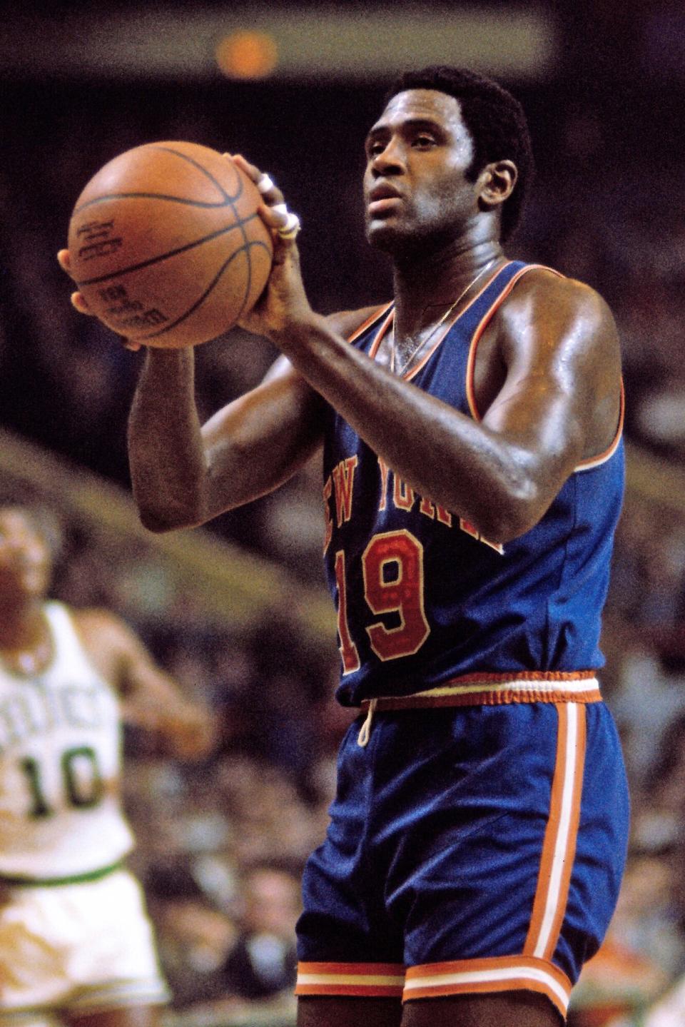 Willis Reed #19 of the New York Knicks shoots a free throw against the Boston Celtics during a game circa 1970 at the Boston Garden in Boston, Massachusetts.