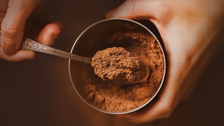 Hot chocolate powder scoop